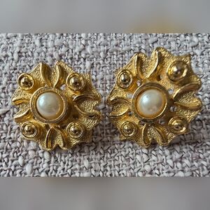 ISO the Maker Of These Earings.  Maker Mark In The Last Photo.  Thank You